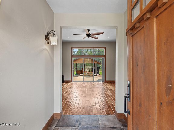 3rd image of 630 Goldfinch Ln