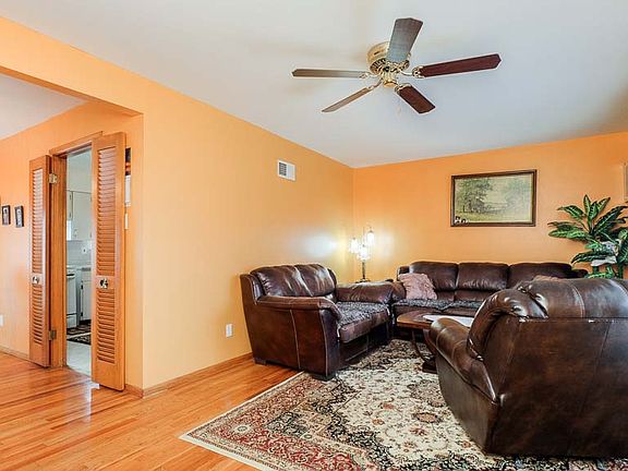 5th image of 9430 Dorisann Ct