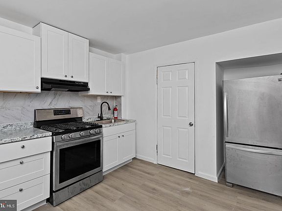 5th image of 72 Franklin St