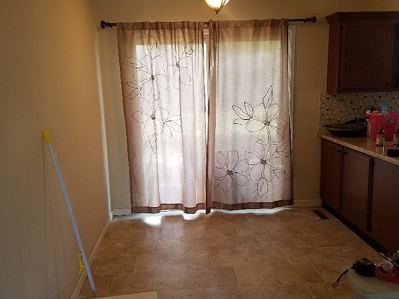 4th image of 424 Carol Dr