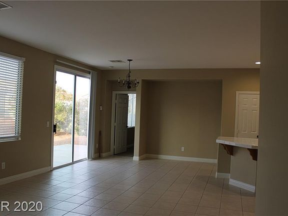 4th image of 3504 W El Campo Grande Ave