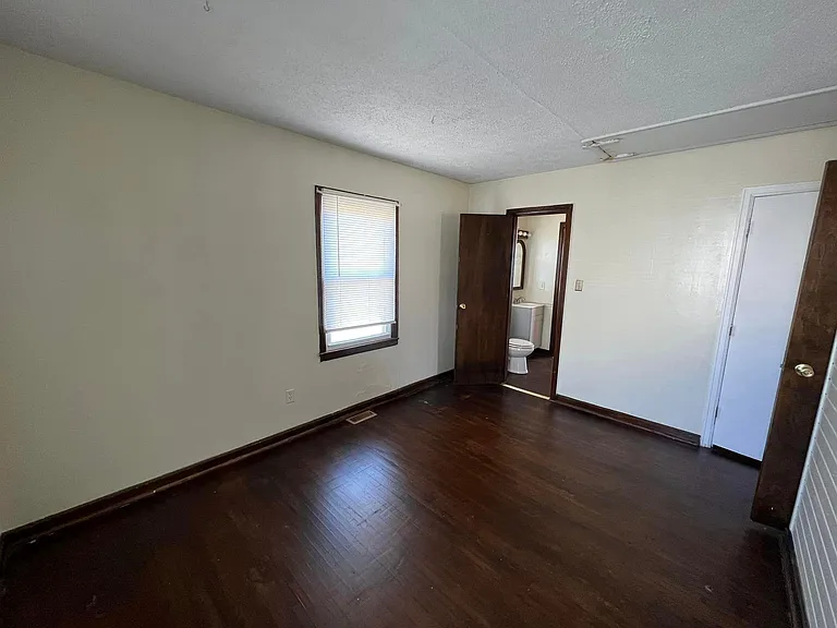 3309 N 12th Ave — Photo 5