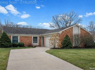 43529 Oakbrook Rd, Canton, MI