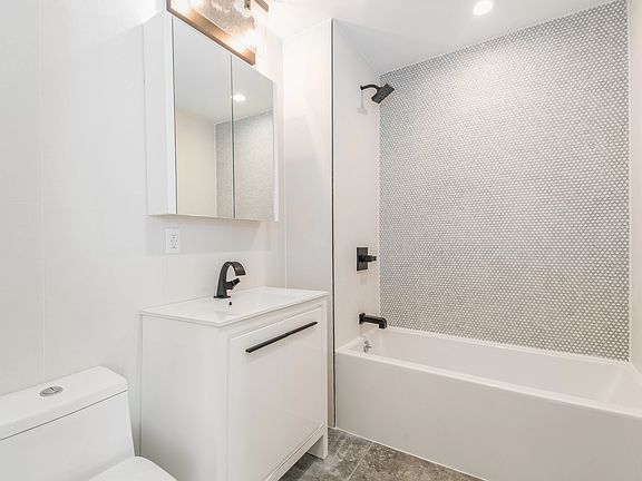 4th image of 1325 Herkimer St #209