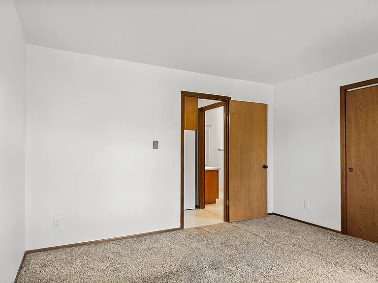 889 Janesville St — Photo 13