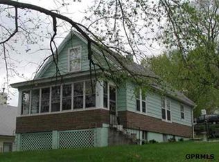 5202 S 18th St, Omaha, NE 68107