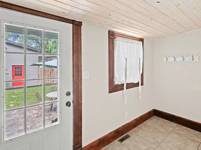 241 Coventry Pl — Photo 33