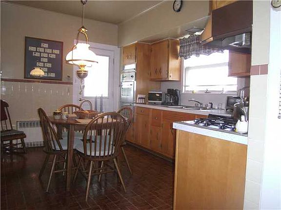 2nd image of 4 Neversink Ave