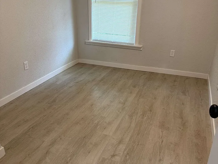 1911 Maple St — Photo 14