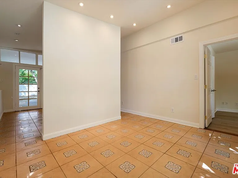 22750 Clarendon St — Photo 17