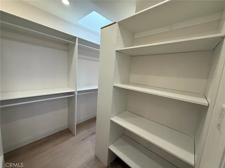 5621 Kenwood Ave — Photo 14