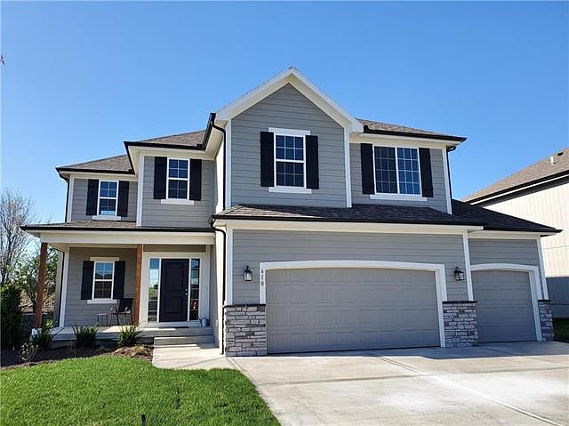 1st image of 610 SE Colonial Dr