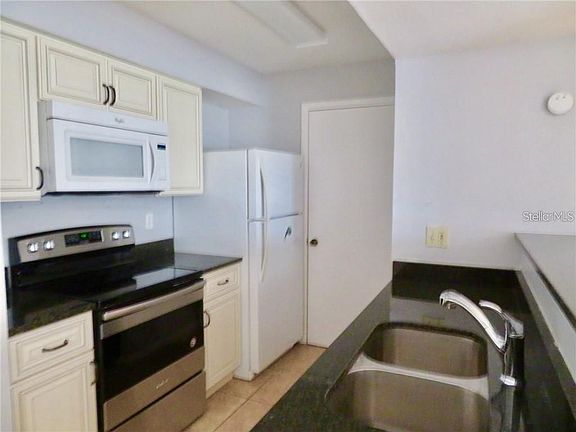 4th image of 3016 Parkway Blvd APT 305