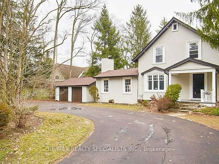 1395 Lorne Park Rd — Photo 1