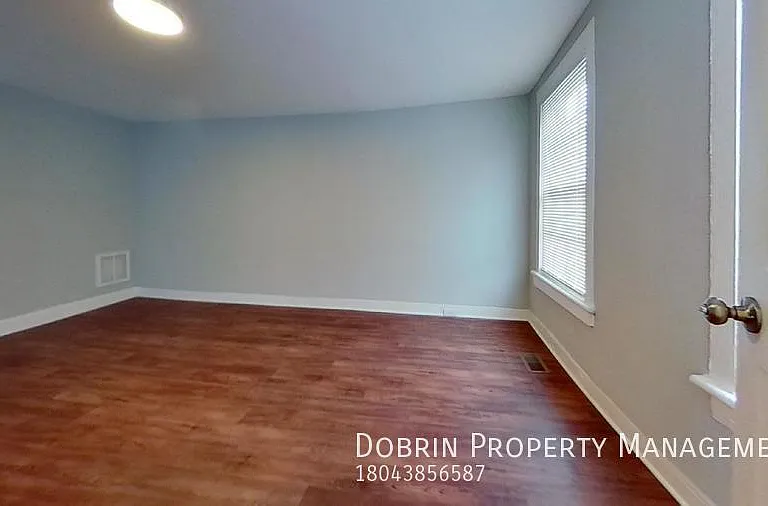 504 S Laurel St — Photo 9