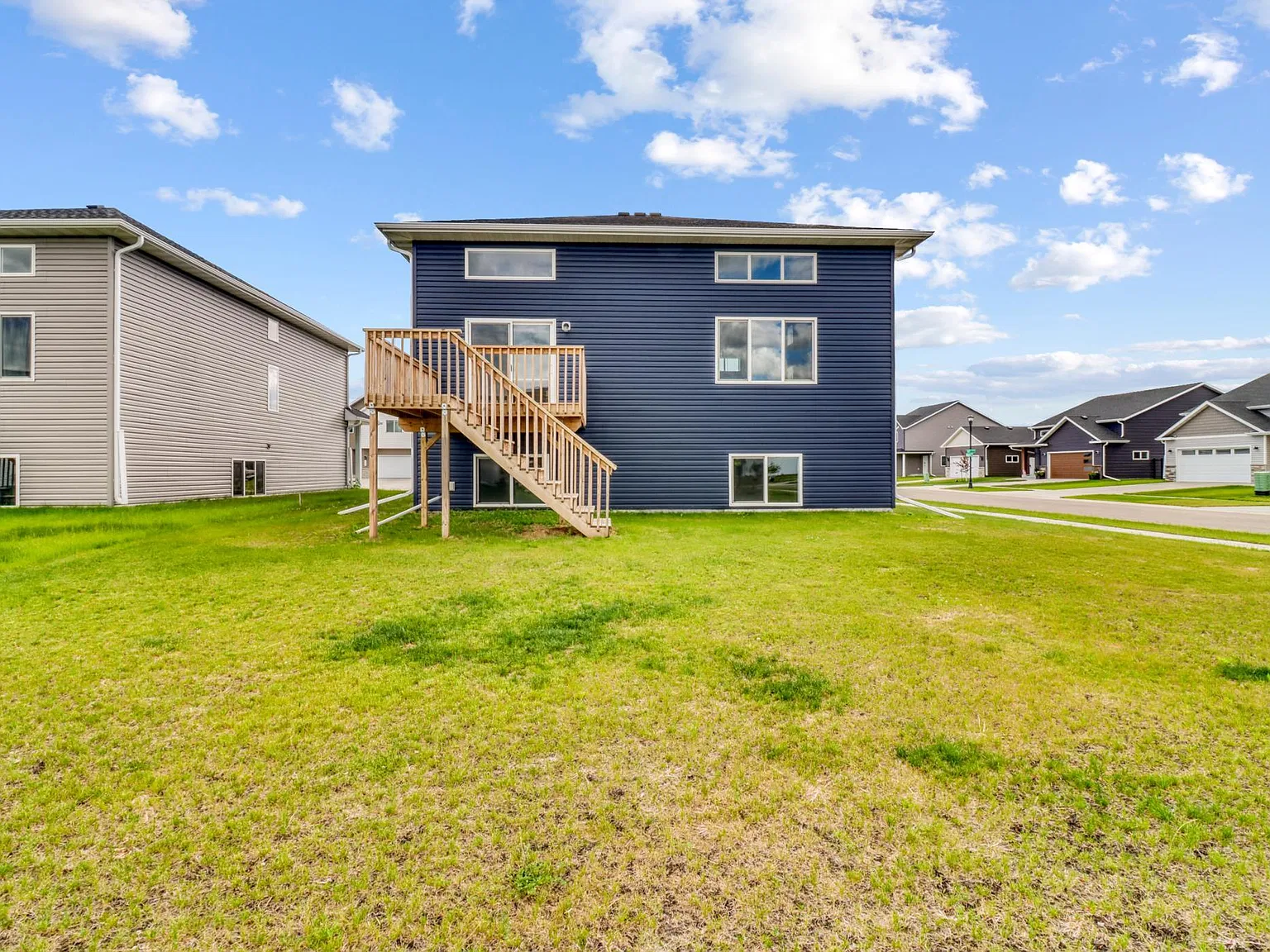 4 bed, 3.0 bath, 2378 sqft, $2,995 — Photo 3