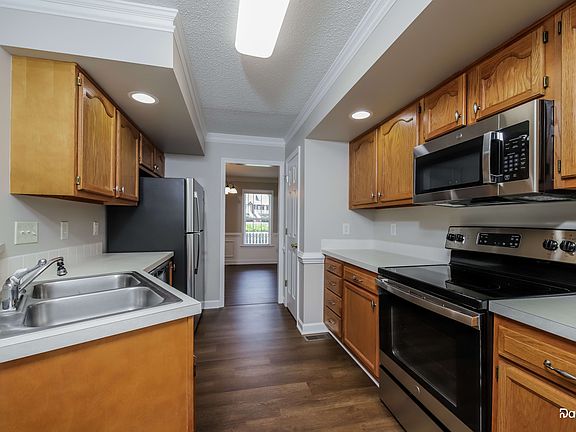4th image of 1530 Barry Oak Ct