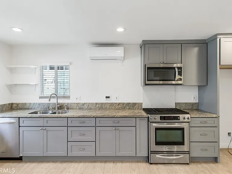 1736 Eudora Ave — Photo 2