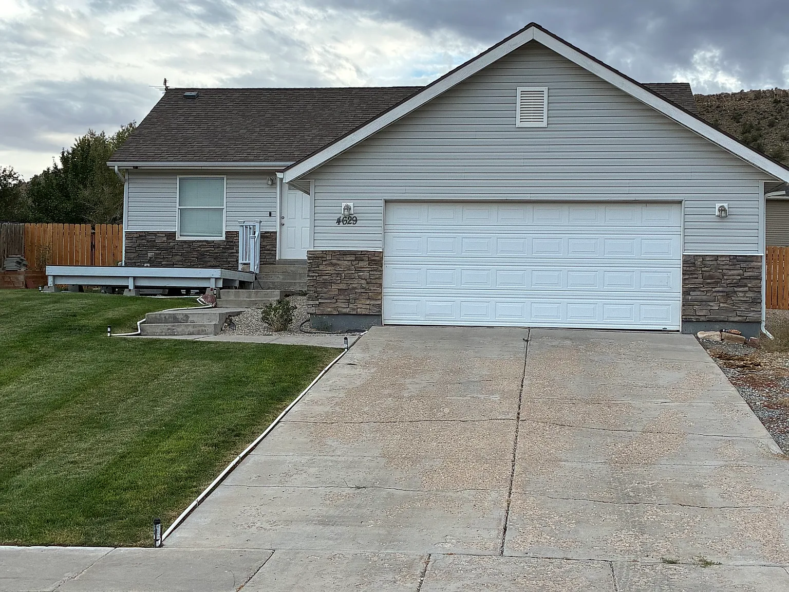 3 bed, 2230 sqft, $2,100 — Photo 1