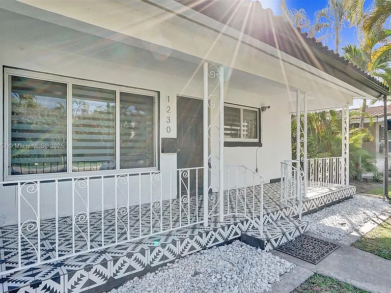 1230 Johnson St — Photo 36