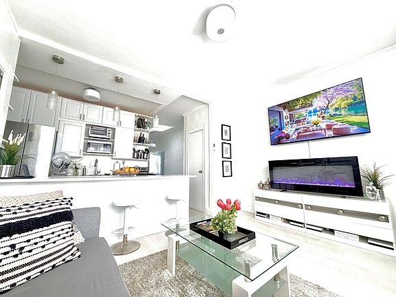 4th image of 3045 92nd St #2