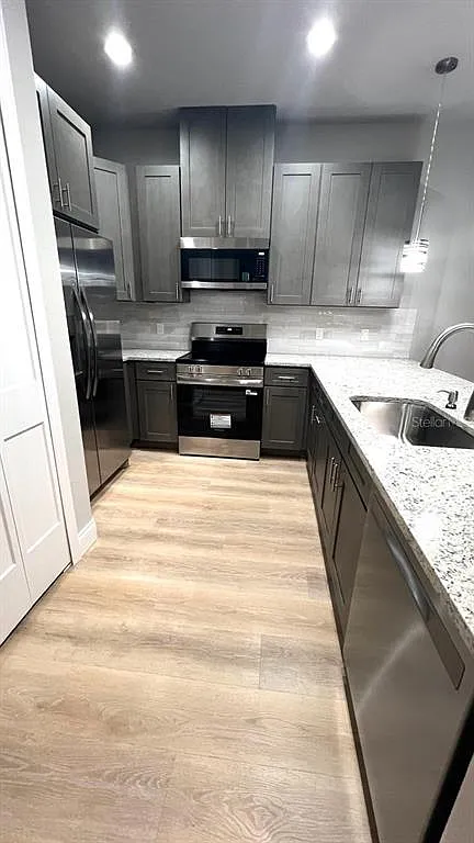 4 bed, 2.0 bath, 1400 sqft, $2,000 — Photo 3