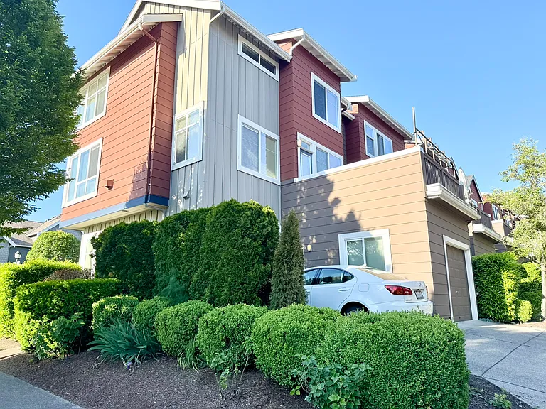 2405 NE Park Dr — Photo 5