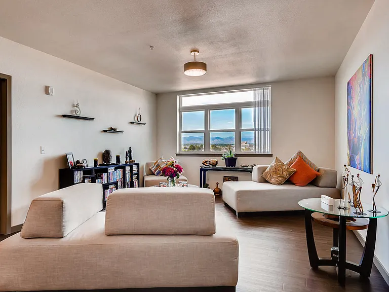Broadway Lofts | Englewood, CO Apartments