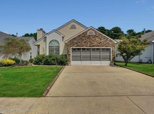 39 Narberth Way, Toms River, NJ 08757