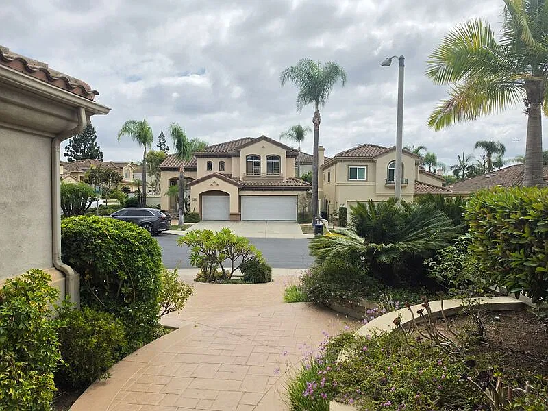 4 bed, 3.0 bath, 2907 sqft, $5,900 — Photo 3