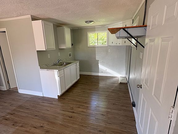 2nd image of 815 Eastside Dr APT A