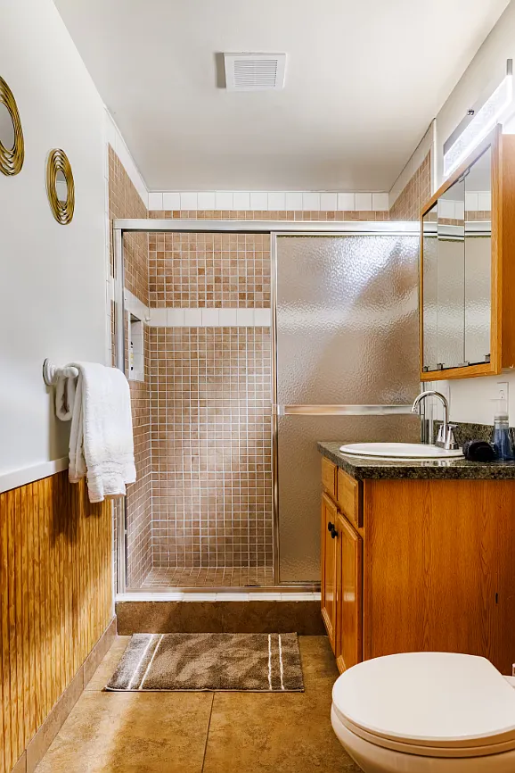 4333 E Earll Dr — Photo 2