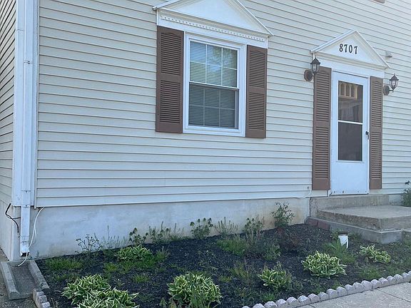 3rd image of 8707 Grove