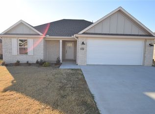 1023 Fair Oaks St, Tontitown, AR 72762