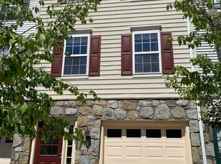 2010 Capstone Cir, Herndon, VA 20170