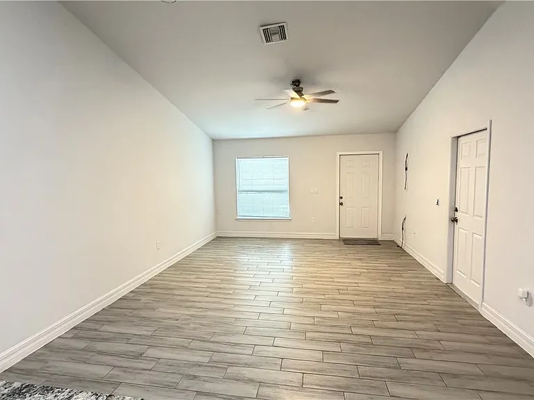 2413 Delta Ave N — Photo 10