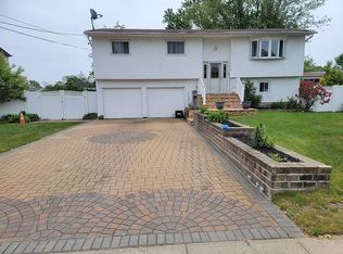 530 Spur Dr N, Bay Shore, NY 11706
