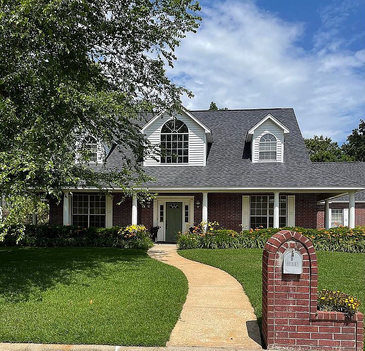 1st image of 7010 Forest Oak Dr
