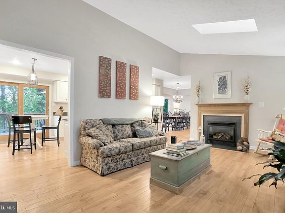 3rd image of 783 Northern Spy Dr