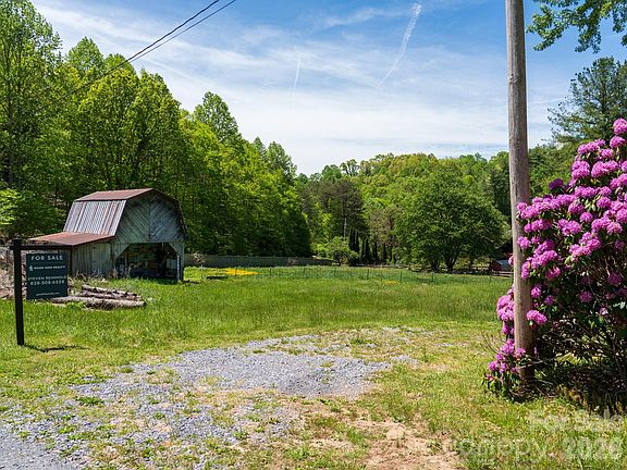 3rd image of 838 Hidden Valley Rd