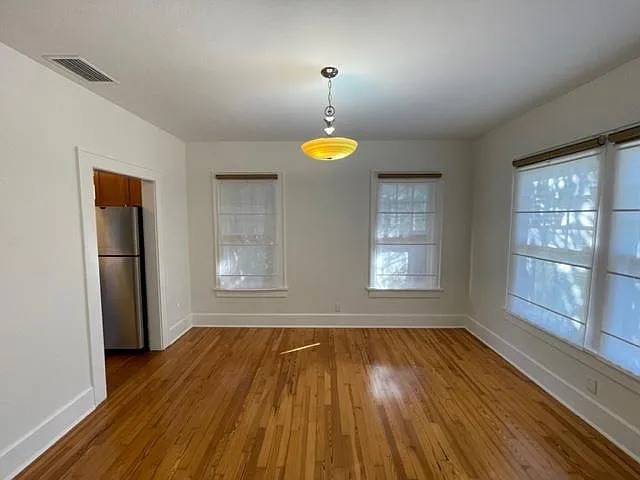 2741 Burlington Ave N — Photo 9