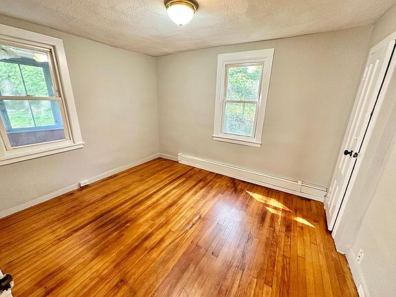 3rd image of 302 W Elm St
