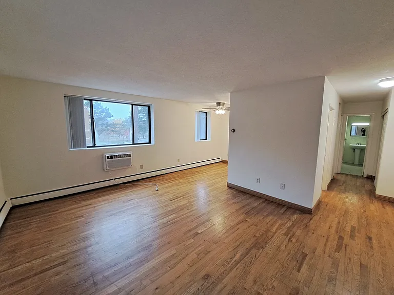 214 Place Apartments — Photo 18