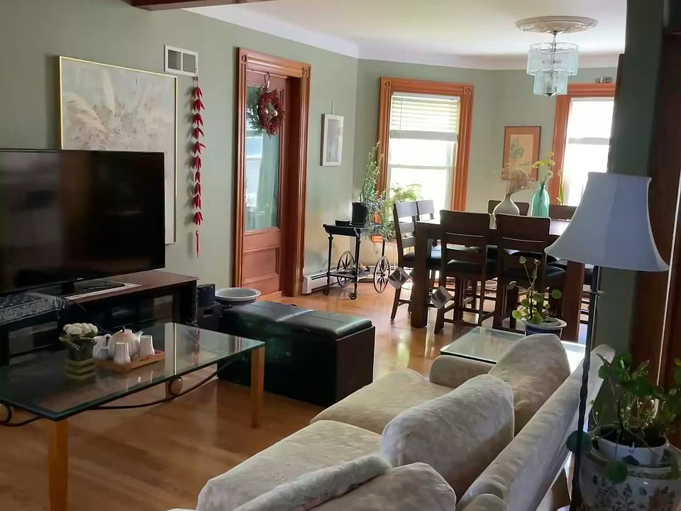 2nd image of 11 Ashmont Park Room 1