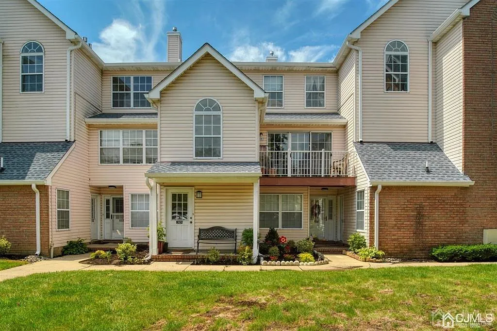3 bed, 2.5 bath, 1864 sqft, $3,100 — Photo 1