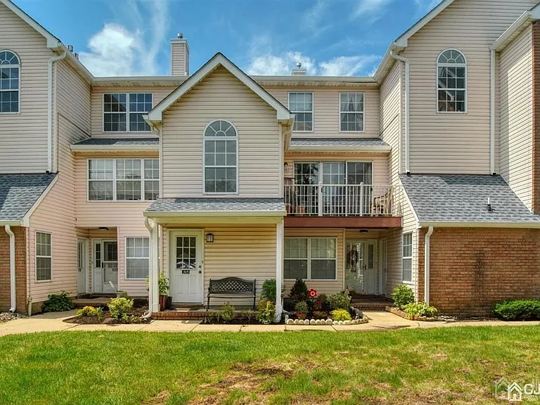 315 Plymouth Rd — Photo 1