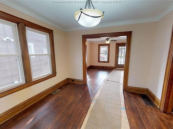 5th image of 34 Hillcrest Dr