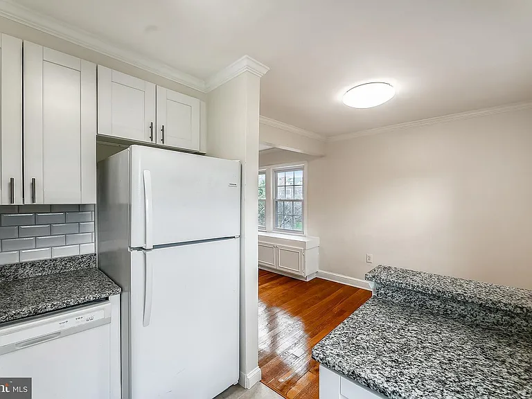 1812 W Abingdon Dr #202 — Photo 7