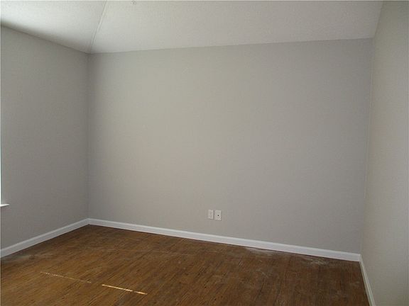 5th image of 218 Nell Leone Dr