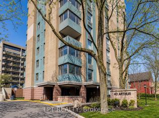 40 Arthur St #703, Ottawa, ON K1R7T5